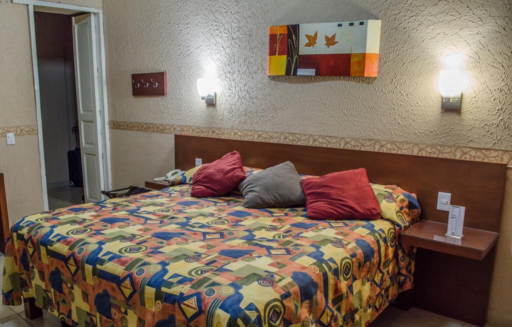 Hotel Posada Regis Guadalajara Extérieur photo